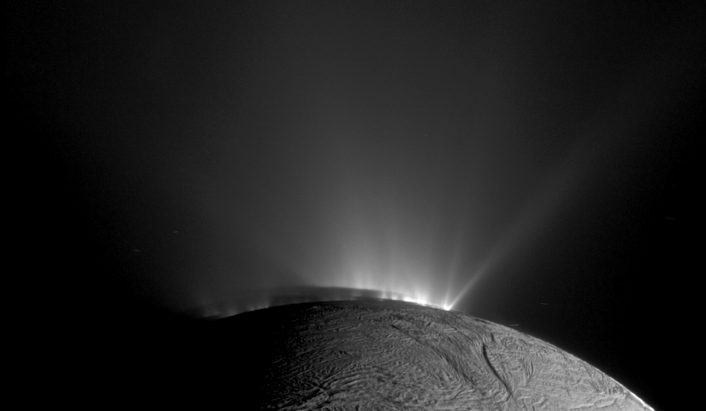 Enceladus im Blick der Raumsonde Cassini